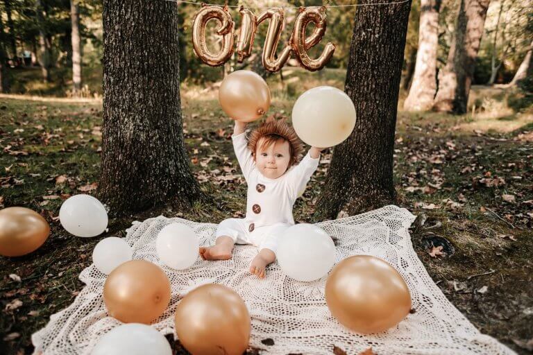 one year old balloons and family photography