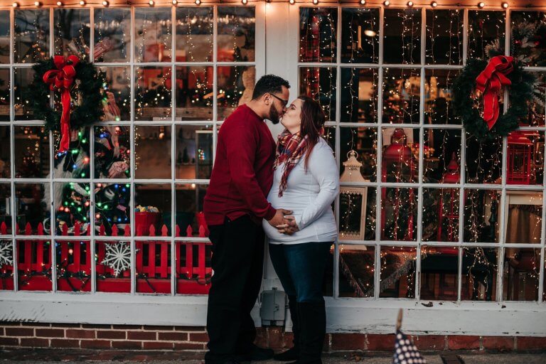 maternity photos during christmas time