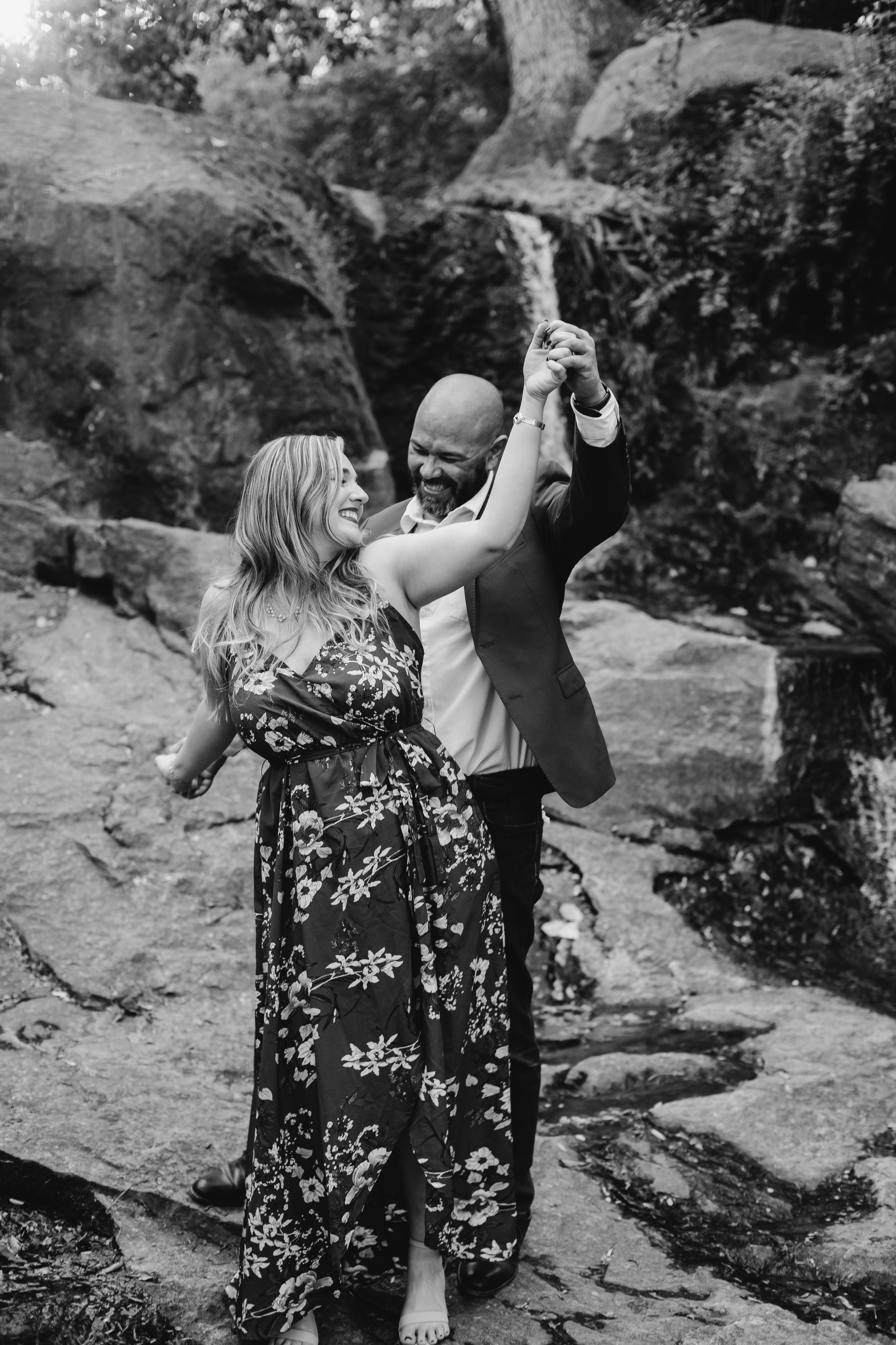 DowntownGreenvilleSouthCarolinaEnagementPhotos-036