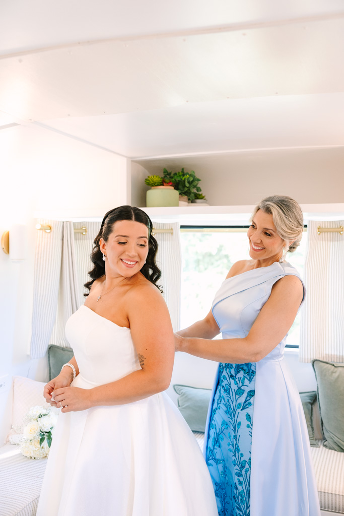 How to Create a Wedding Day Timeline